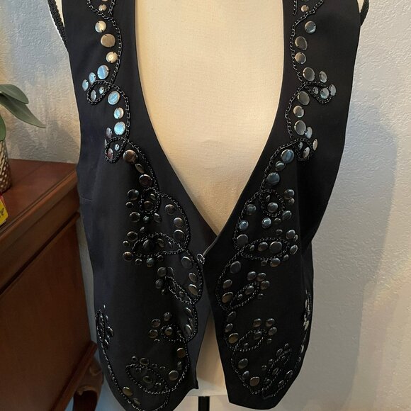 vest - Picture 1 of 3